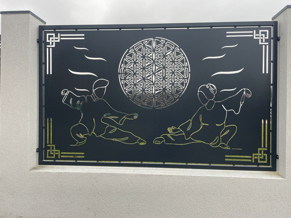 Gard personalizat din tablă decupată cu motive inspirate din artele marțiale