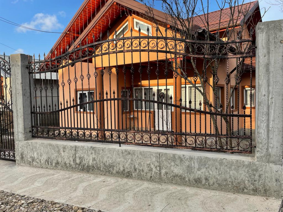 poarta din fier forjat