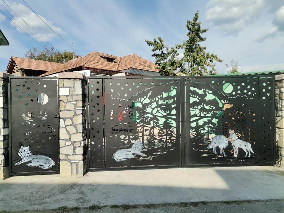 poarta din tabla decupata